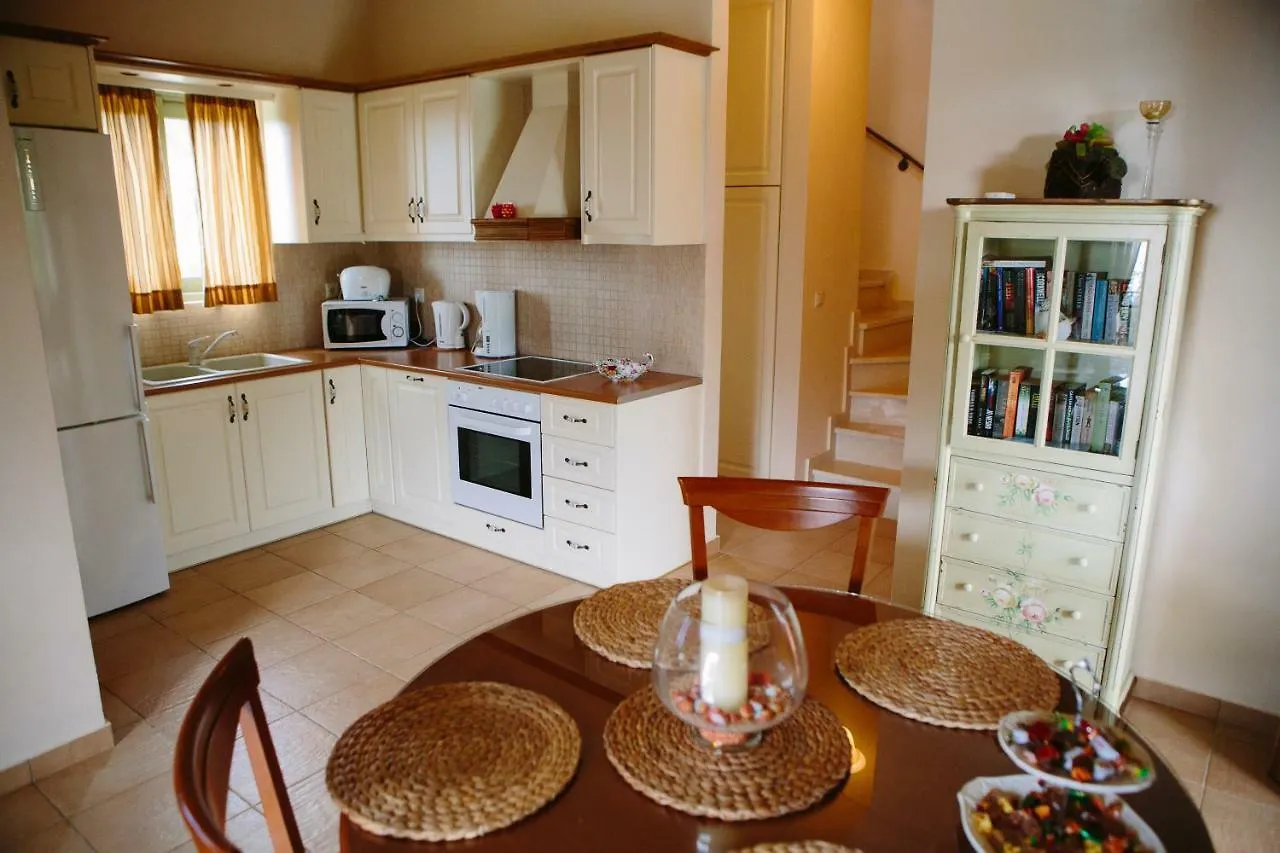 Thelxis Villa Lourdata